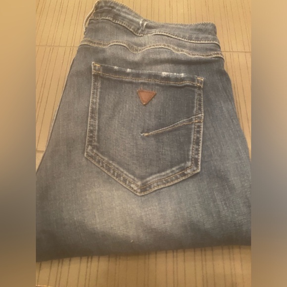 Women’s Guess Skinny Jeans - Picture 3 of 3